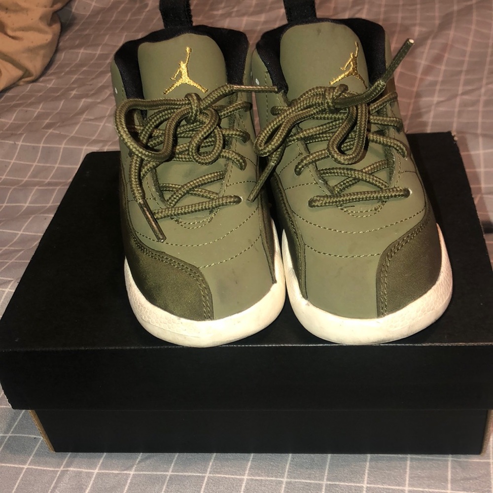 Kids Jordan 12 retro BT